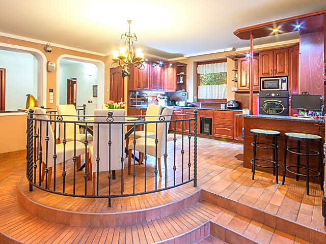  Luxus családi ház saját medencével #13